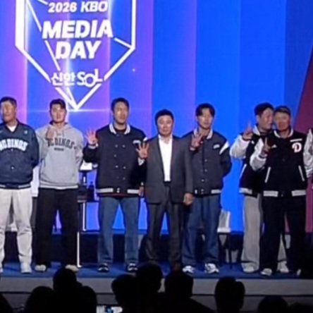 샤뀨ᡣ • . • 𐭩 tweet media