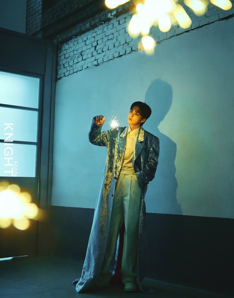 CHNxiuminbar's tweet photo. KNIGHT magazine

时针走过零点，岁月翻过一页。
出道十四年里，@XIUMIN_INB100 上过万千舞台，经历过无数掌声，也穿越过漫长等待，但时间不曾改变他的坚定与真诚。
他只是默默努力着，一步一步完成自己的目标，向大家展示自己追求的音乐世界，也更加愿意展露自我，给大家看到更多面的自己。

#시우민 https://t.co/10TDJkDKYM