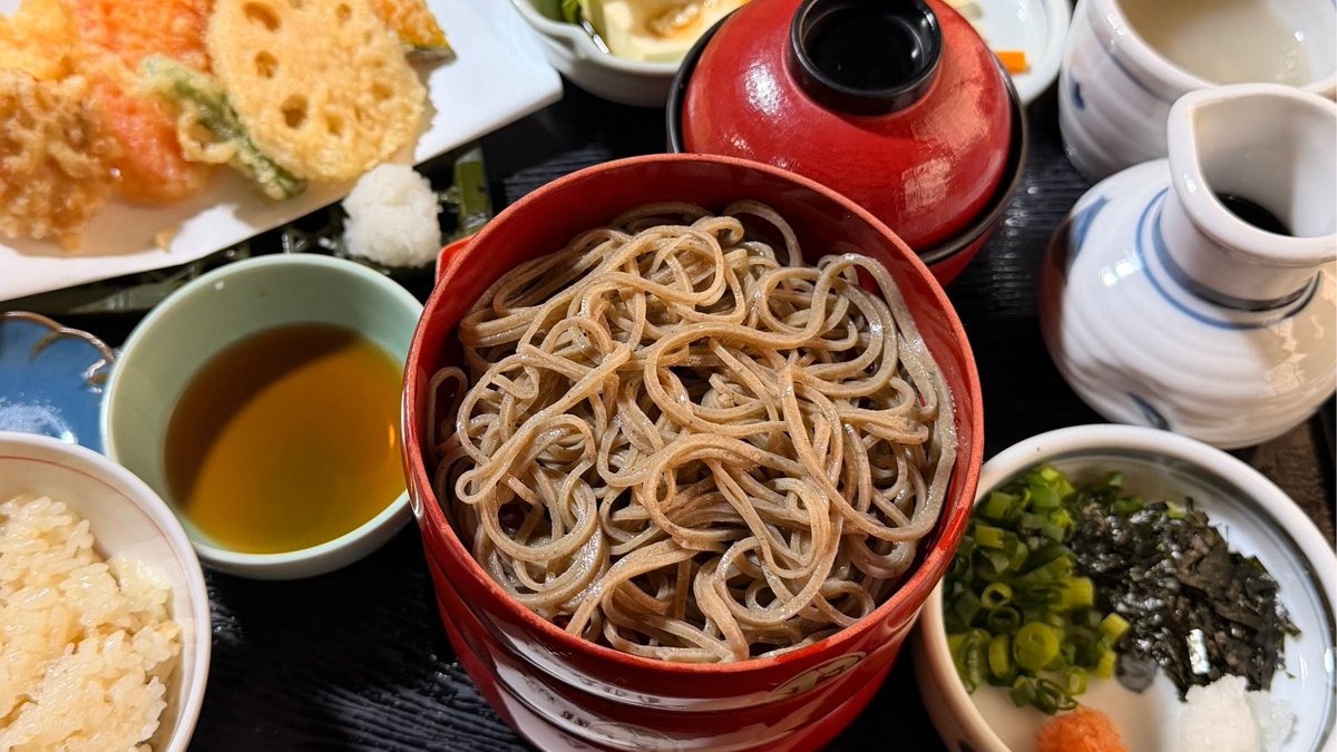 出雲市駅から徒歩7分
【献上そば 羽根屋 本店】
住所:出雲市今市町本町549

おすすめ:天ぷら割子3段定食¥2300
出雲産そば粉の手打ちで香り高くコシもしっかり

出雲市のそば候補に保存

#献上そば羽根屋 #SOUPtsk