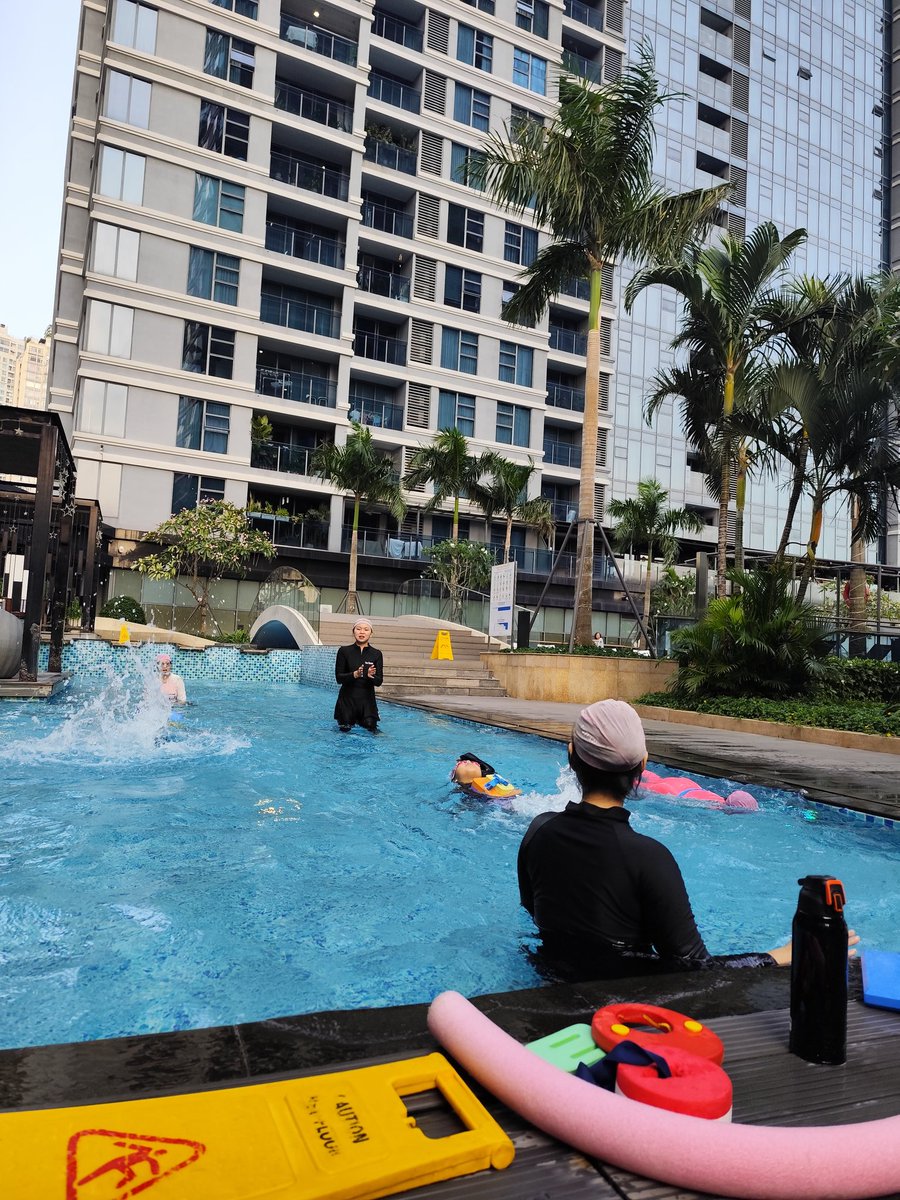 forfirstsc's tweet image. 体重と泳力に合わせた道具で練習。こだわりの道具できめ細かい指導を日々研究。
#FFSC
#ホーチミン習い事
#ホーチミン子育て
#ベトナム子育て
#在越日本人
#ホーチミン日本人
#水が怖い子も大丈夫
#はじめての習い事
#日本式指導
#海外子育て 
#日本人コーチ 
#高島屋