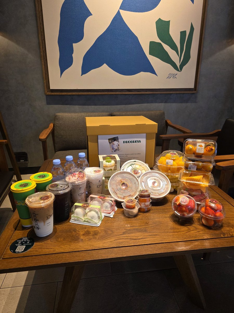 ProgressFan_off's tweet photo. #ProgressPassawish
กองต้นส้มQ8 วันนี้ เติมเสบียงมื้อกลางวัน ขอบคุณ Food Support #กล่องข้าวน้อยของน้องโปรเกรส จากคุณ @TTorPorn ผู้สนับสนุนเมนู
🍊 ข้าวหน้าเนื้อพริกเกลือ
🍊 ข้าวหน้าเนื้อพี่บิ๊กและไข่ดอง
🍊 บะหมี่หมูแดง
🍊 ผลไม้รวม
🍊 มะยงชิดครีมชีส
🍊 เค้กองุ่นไซมัสแคท
🍊 Booth น้ำผลไม้ปั่นเพิ่มความสดชื่น
🍊 กาแฟเย็นแก้ง่วง
ขอให้น้องโปรเกรส อิ่มอร่อย มีความสุขกับอาหารวันนี้ และให้การถ่ายทำเป็นไปโดยราบรื่นนะคะ สู้ๆน้า🙏💚
#AlmondProgress
#WhenOrangesFall
#WhenOrangesFallQ8