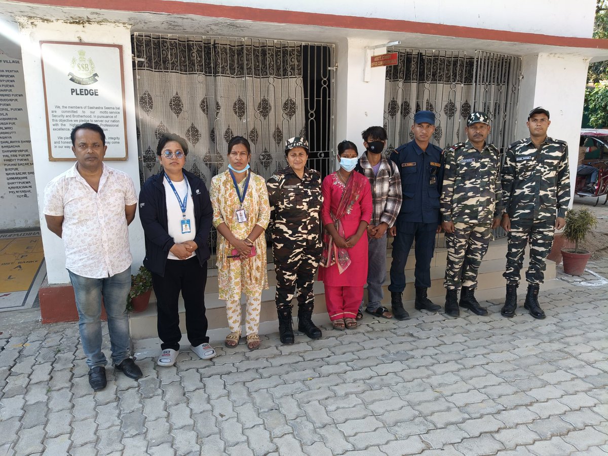 42bnssb_INDIA's tweet image. 🚨 SSB की सख्ती के आगे तस्करों की हर चाल नाकाम!
42वीं वाहिनी ने एक और मानव तस्करी प्रयास को ध्वस्त किया 🔥
नाबालिग लड़की को सुरक्षित बचाया गया — सीमा पर हर साजिश का मुंहतोड़ जवाब जारी है। 🇮🇳💪
#SSB  #StopTrafficking #ZeroTolerance
#IndiaNepalBorder @SSB_INDIA @SSBFTRLUCKNOW