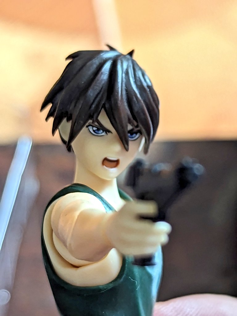 heero_yuy2's tweet image. フィギュアーツ ヒイロ ユイの予約注文品が届きました！これは私の大好きなアニメキャラで、バンダイがついに商品化してくれました。ただし、通常のSHFiguartsの希望小売価格と比べるとかなり高価でした。青い厚紙の背景も付属しているので、「つづく」シーンを再現できますよ！#ガンダムW #HeeroYuy