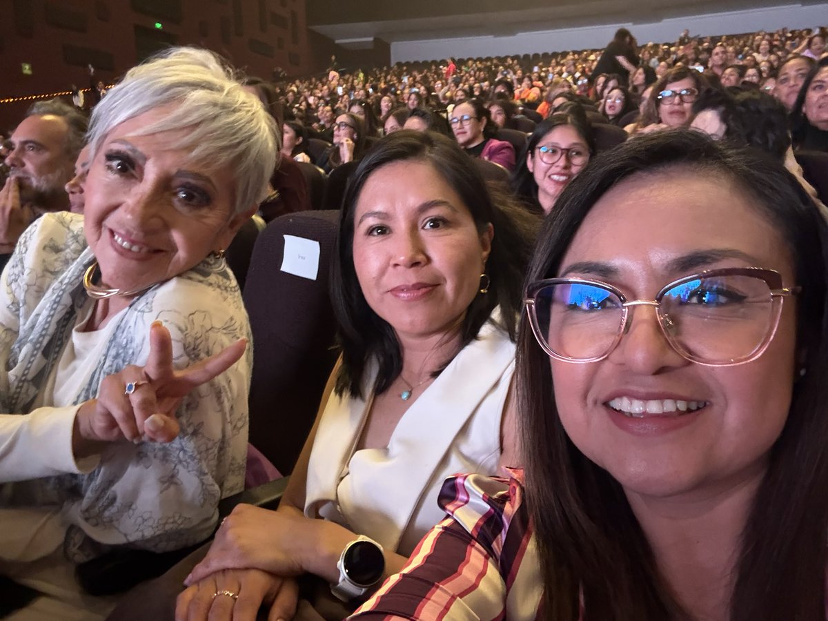 Paty Corro ♔ tweet media