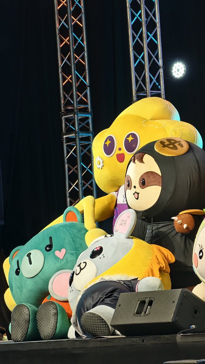 SG_F_SG's tweet image. ยายยายมาเติมหนูเซรี่แล้ว 

CERI WORKS FOR ICECREAM D1

#GMMTVFANIVAL2026
#CER