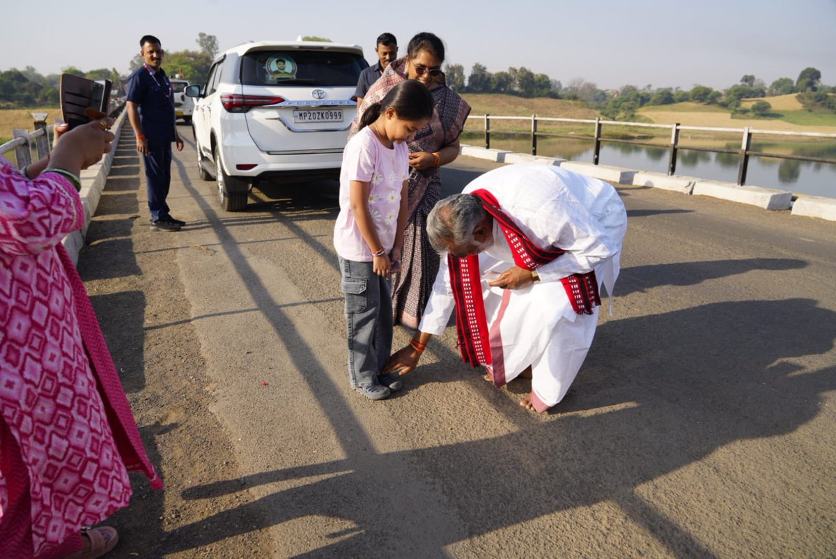 Prahlad Singh Patel ( वृक्ष से जल, जल से जीवन) tweet media