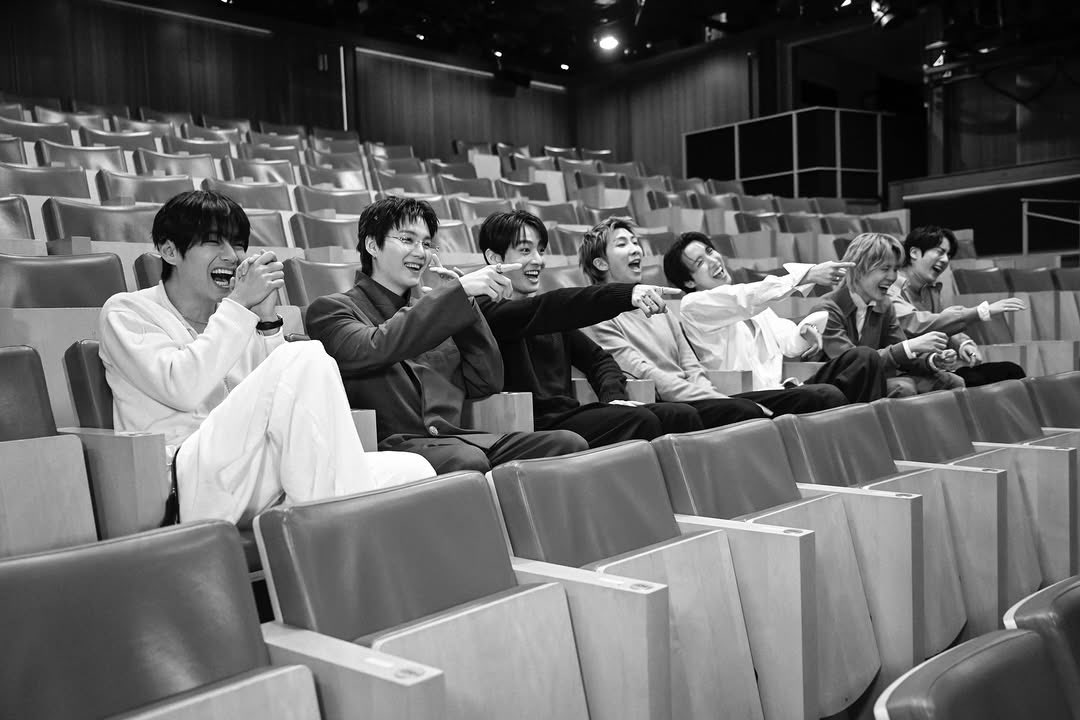 BTS Updates, News & Charts ⁷ tweet media