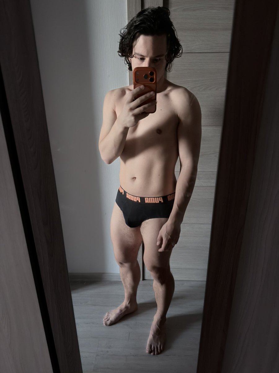 Макс tweet media