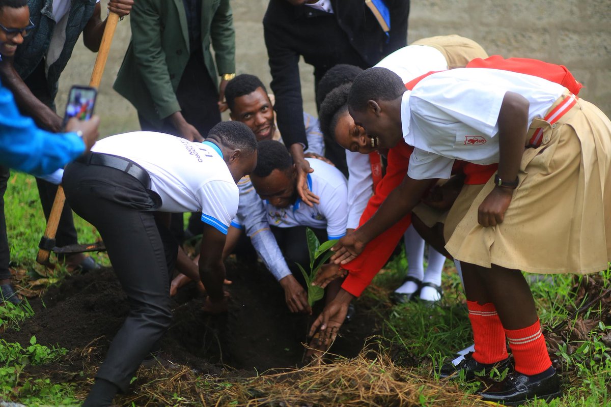 Makerere University Tooro Students Association tweet media