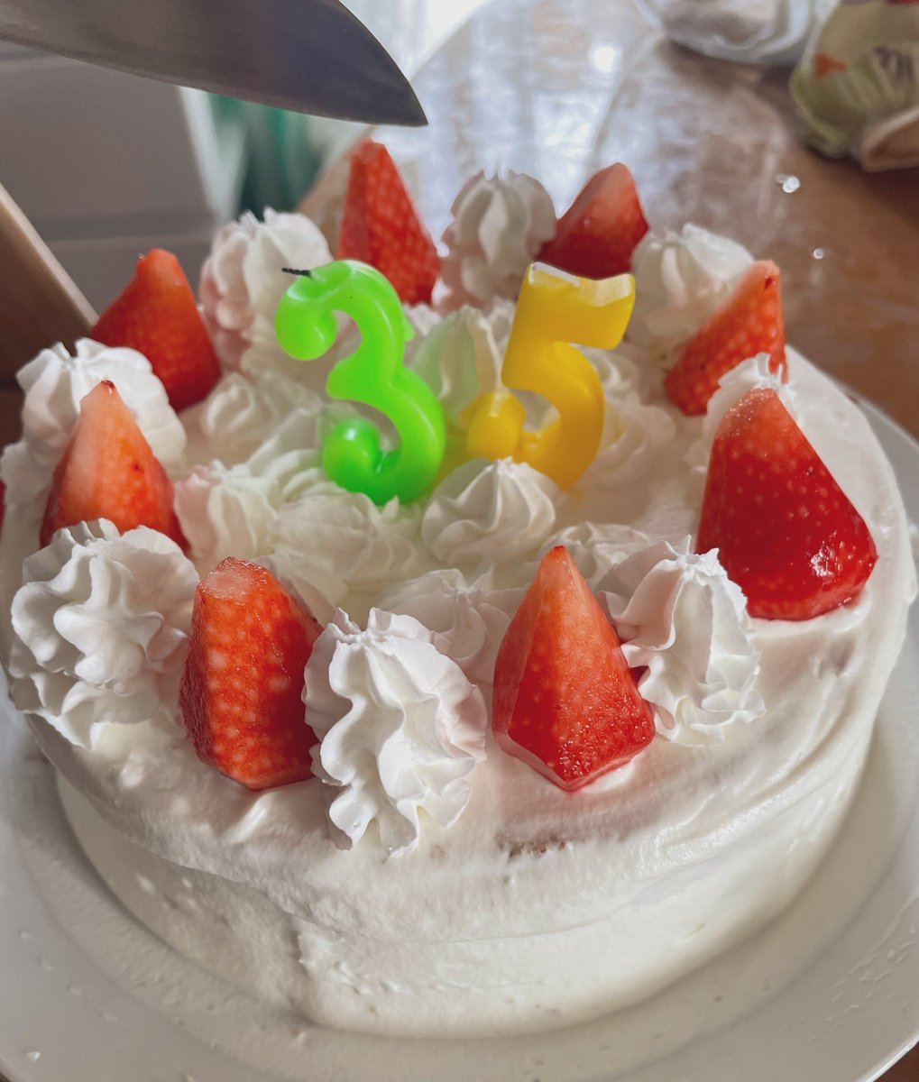 hr_km's tweet photo. 初めて手作りでケーキを作ってくれた旦那

ありがとう♥️
凄いわ!!! https://t.co/YZall8DXbB