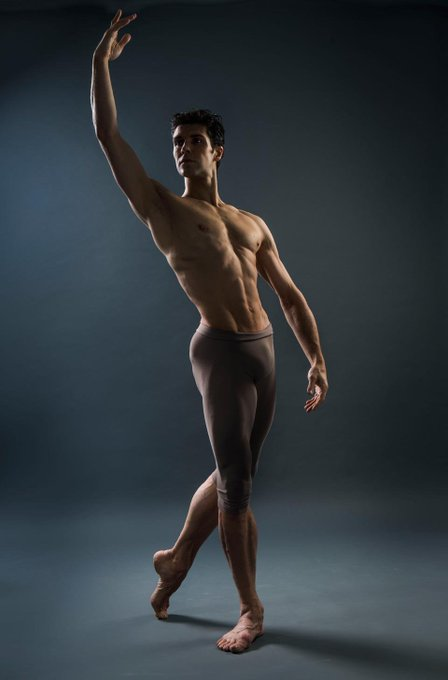 Frances21272855's tweet image. Tanti auguri di #buoncompleanno al ballerino Roberto Bolle      

E’ nato il #26marzo del 1975   

  #robertobolle #almanaccomercury