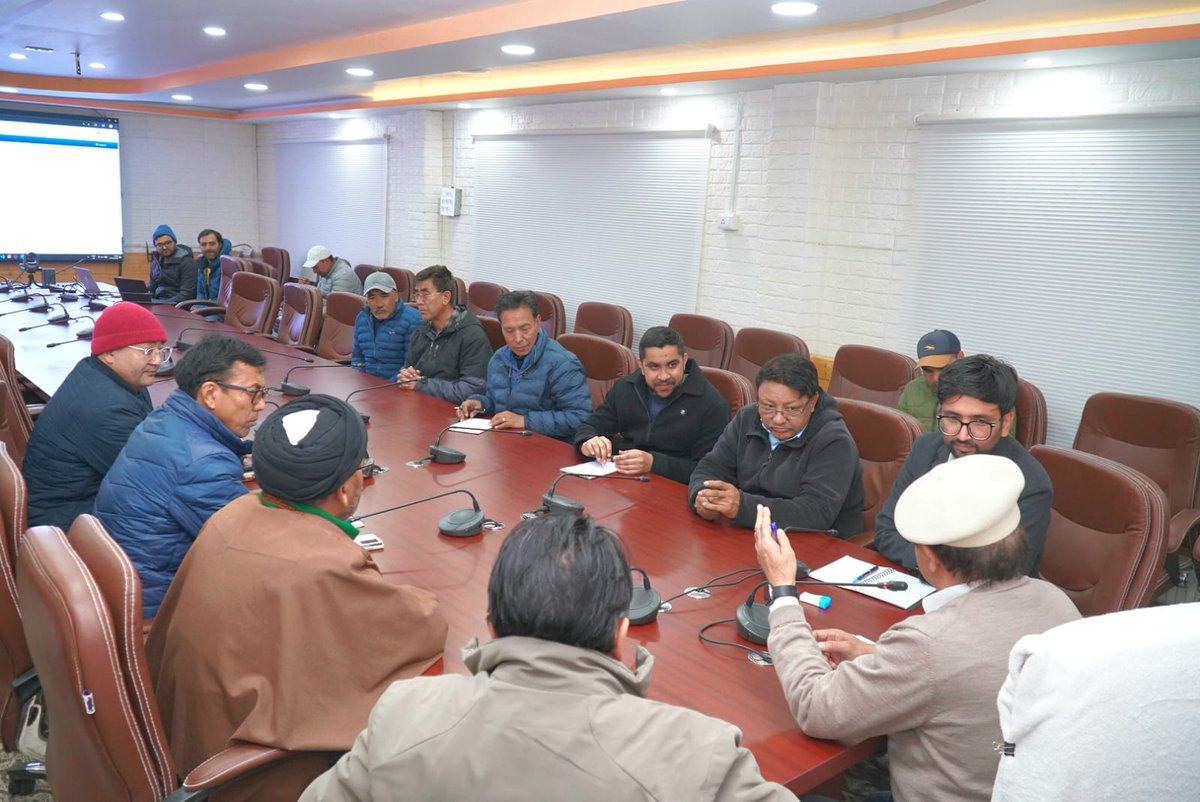 GulistanLadakh_'s tweet photo. Education Department Kargil, under LAHDC and District Administration, issues transfer orders in a major reshuffle and finalizes the long-awaited Teacher Transfer Policy.
#Kargil #Education #TeacherTransfer #LAHDC #Ladakh https://t.co/hS5VDdaDHA