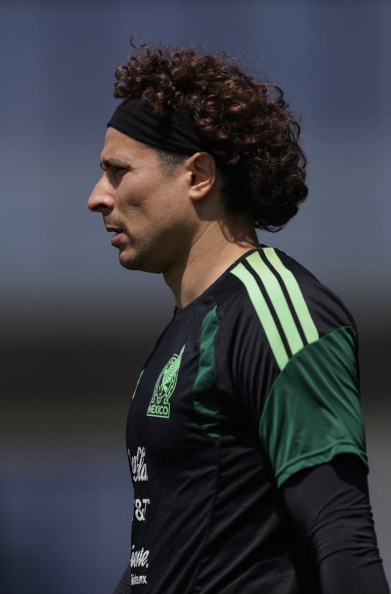 En esta vida solo hay 3 cosas seguras: 

💀 La muerte 
💰 Los impuestos 
🔒 La portería de México