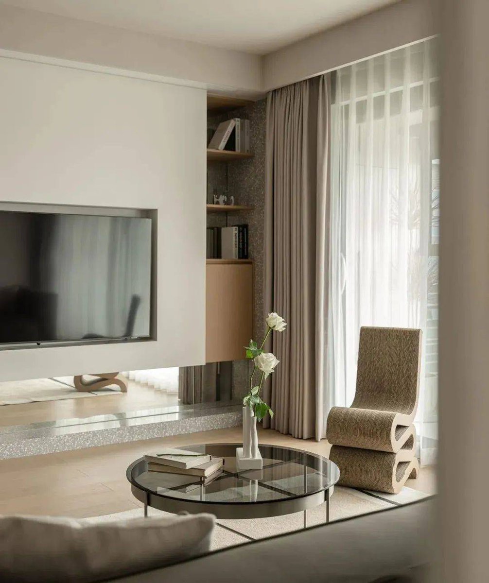 louise downes tweet media