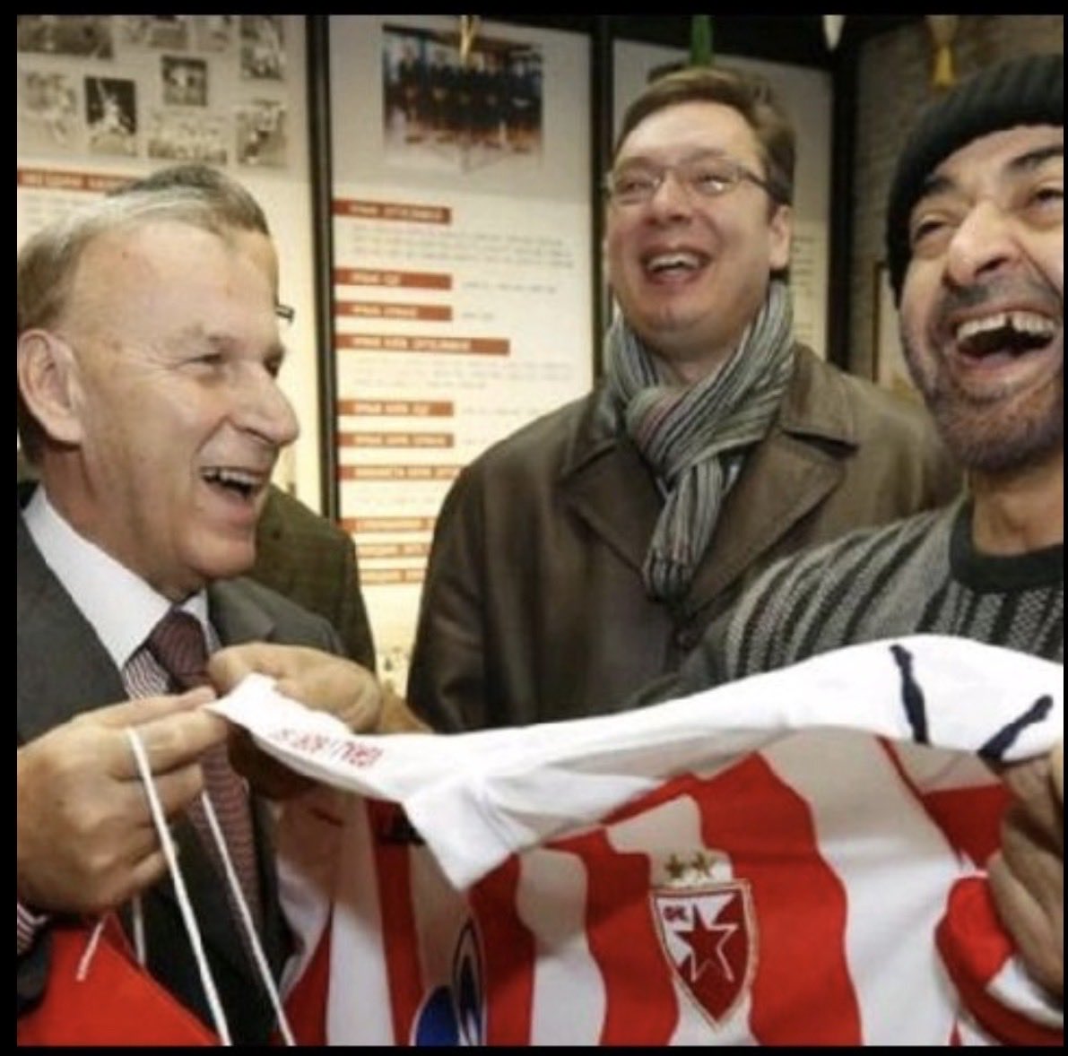 BezStraga tweet media