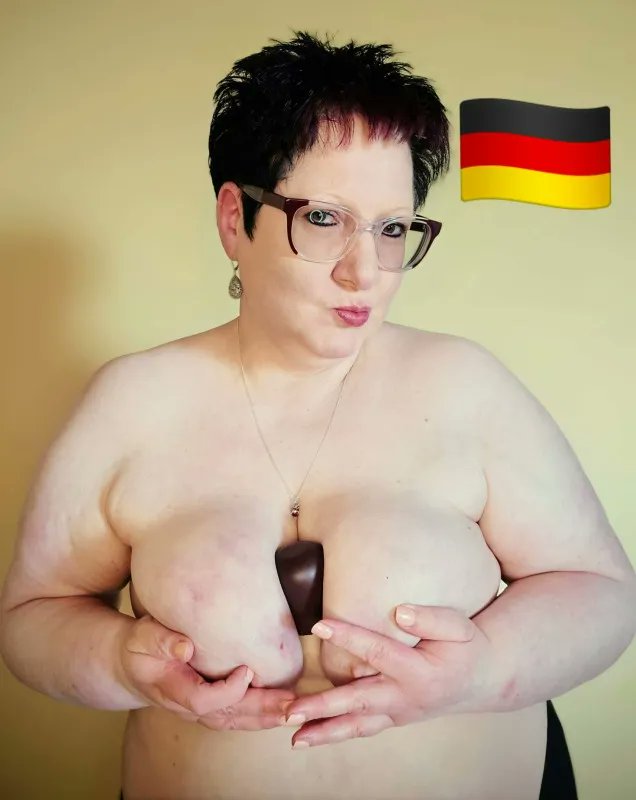Neue Fotos
sexdo.com/208969
Lilly (42) Halle (Saale) - Deutsches reifes Vollweib bei dem Du so richtig zupacken kannst