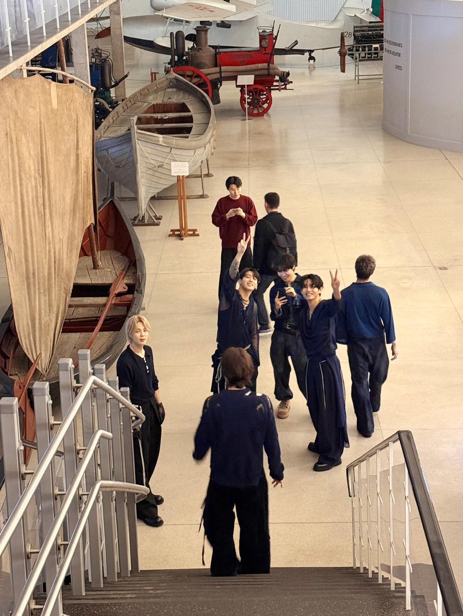 BTS Updates, News & Charts ⁷ tweet media