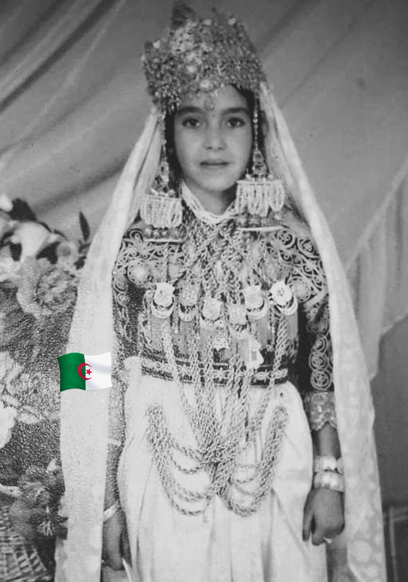zirinumide's tweet photo. Les kravach “boulehya” est un bijoux typiquement Algériens.🇩🇿 

Merci de respecter ce patrimoine et d’éviter toute appropriation les marocaine de merde . 
Ca me fait rire parceque les Algériennes le portaient dès leur plus jeune âge puis ta les affolés de l’ouest..poor morrocan . https://t.co/z8ngsn0bxQ