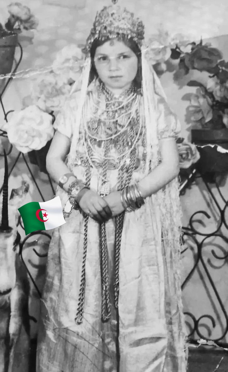 zirinumide's tweet photo. Les kravach “boulehya” est un bijoux typiquement Algériens.🇩🇿 

Merci de respecter ce patrimoine et d’éviter toute appropriation les marocaine de merde . 
Ca me fait rire parceque les Algériennes le portaient dès leur plus jeune âge puis ta les affolés de l’ouest..poor morrocan . https://t.co/z8ngsn0bxQ