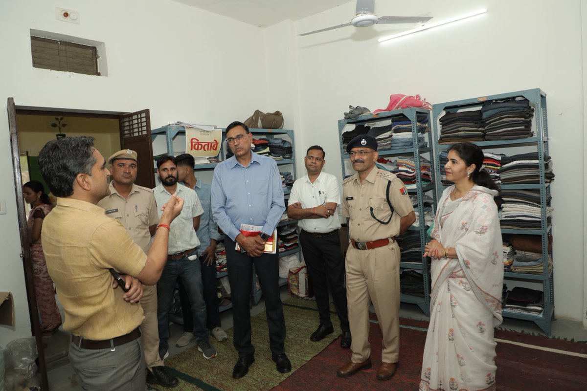 paliwal_bhavana's tweet image. मुख्यमंत्री सद्भावना केंद्र देवगढ़ का प्रशासनिक अधिकारियो ने किया अवलोकन इस दौरान उन्होंने केंद्र पर संचालित विभिन्न सेवा गतिविधियों की जानकारी ली एवं कार्यों की सराहना की।
@SmdsbmU @SwachhBharatGov 
#WasteToWonder #Sadbhavna #deogarh