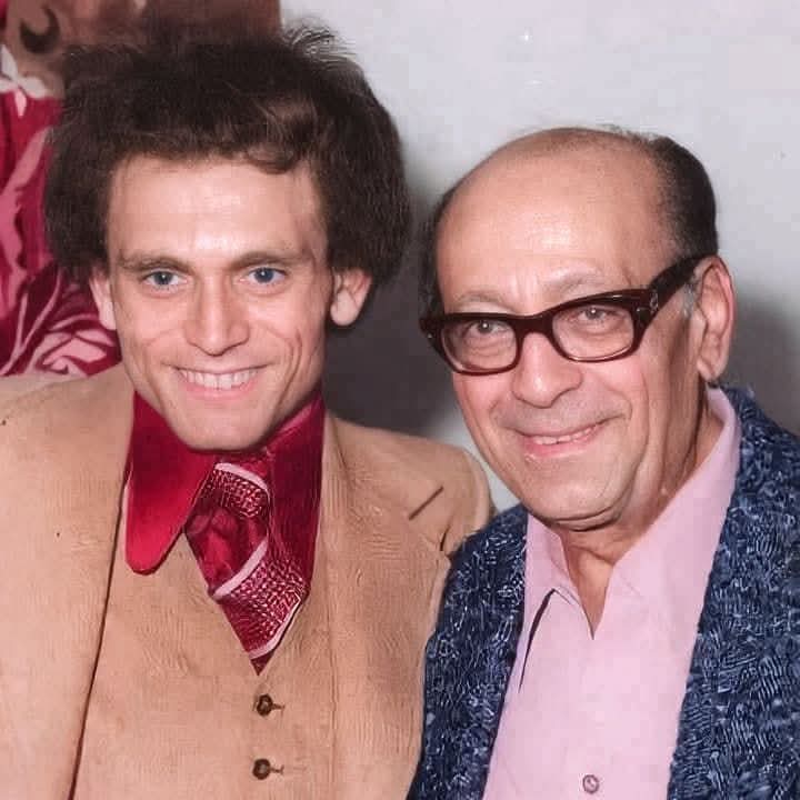 ⭕ يقول محمد صبحي : 
موقف لا يمكن انساه في كواليس مسرحية " انتهي الدرس يا غبي "

⭕  كنت وقتها عايز اضيف جملة او اضيف افيه يضحك بس كنت محرج جداً من أستاذ محمود المليجي اني ازود في كلامي وهو موجود فكنت بسكت .. 

⭕ مرة دخل الاوضة عندي وقالي بعنف وبطريقته المعروفة .. انت بتكون عايز