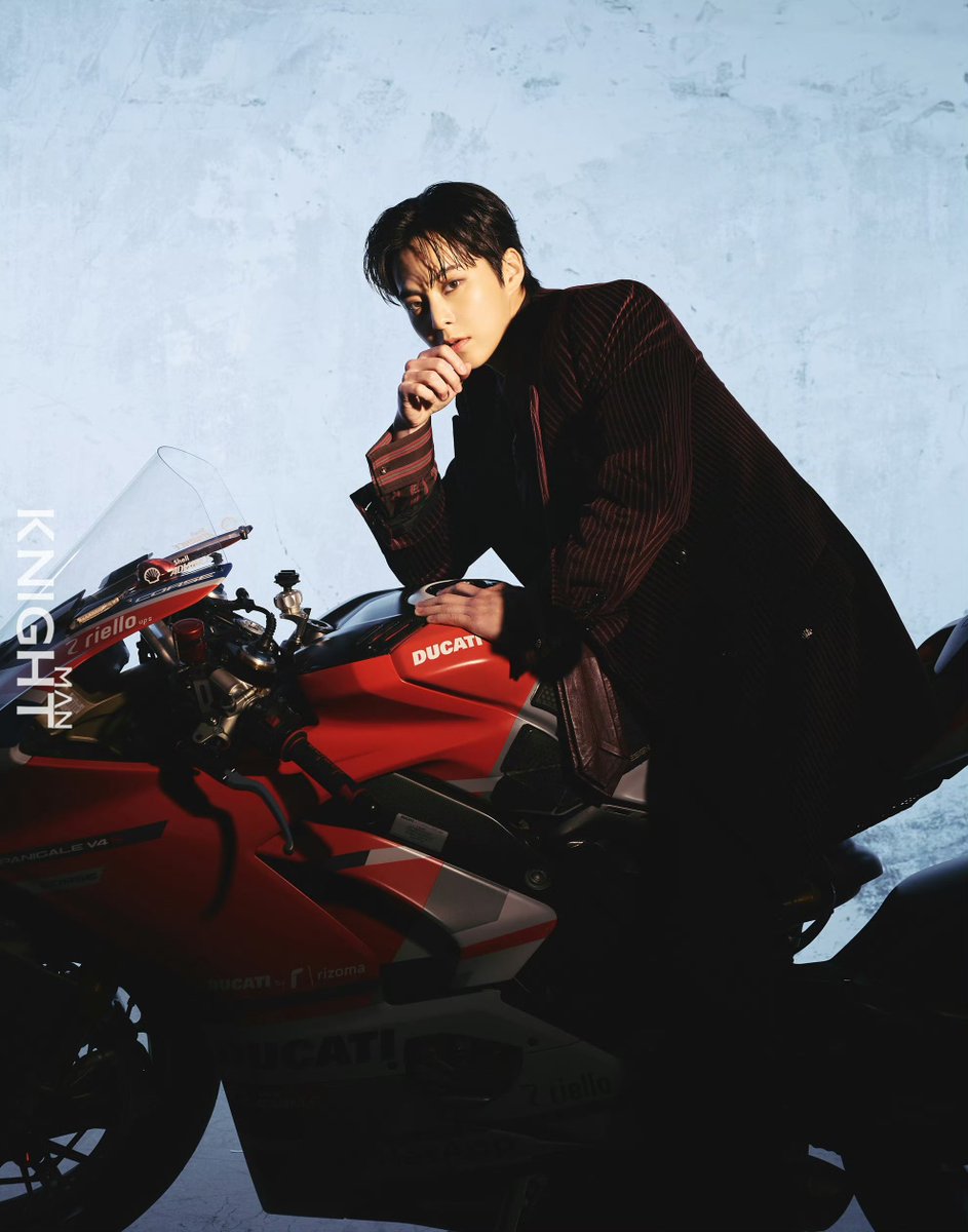 'KNOCK KNOCK!' tweet media