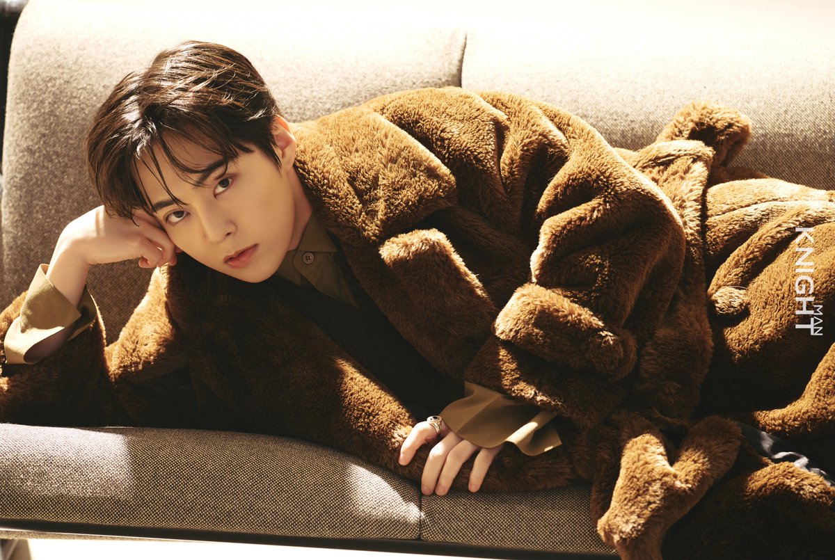 'KNOCK KNOCK!' tweet media