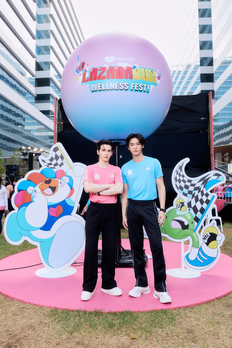 LazadaTH's tweet photo. คนมางานนี้หน้าตาดีทุกคน คนเกร๋ คนเริ่ด ไม่เชื่อลองดูที่รูปป 

Lazada Run Wellness Fest https://t.co/YNvJxJfNF7
