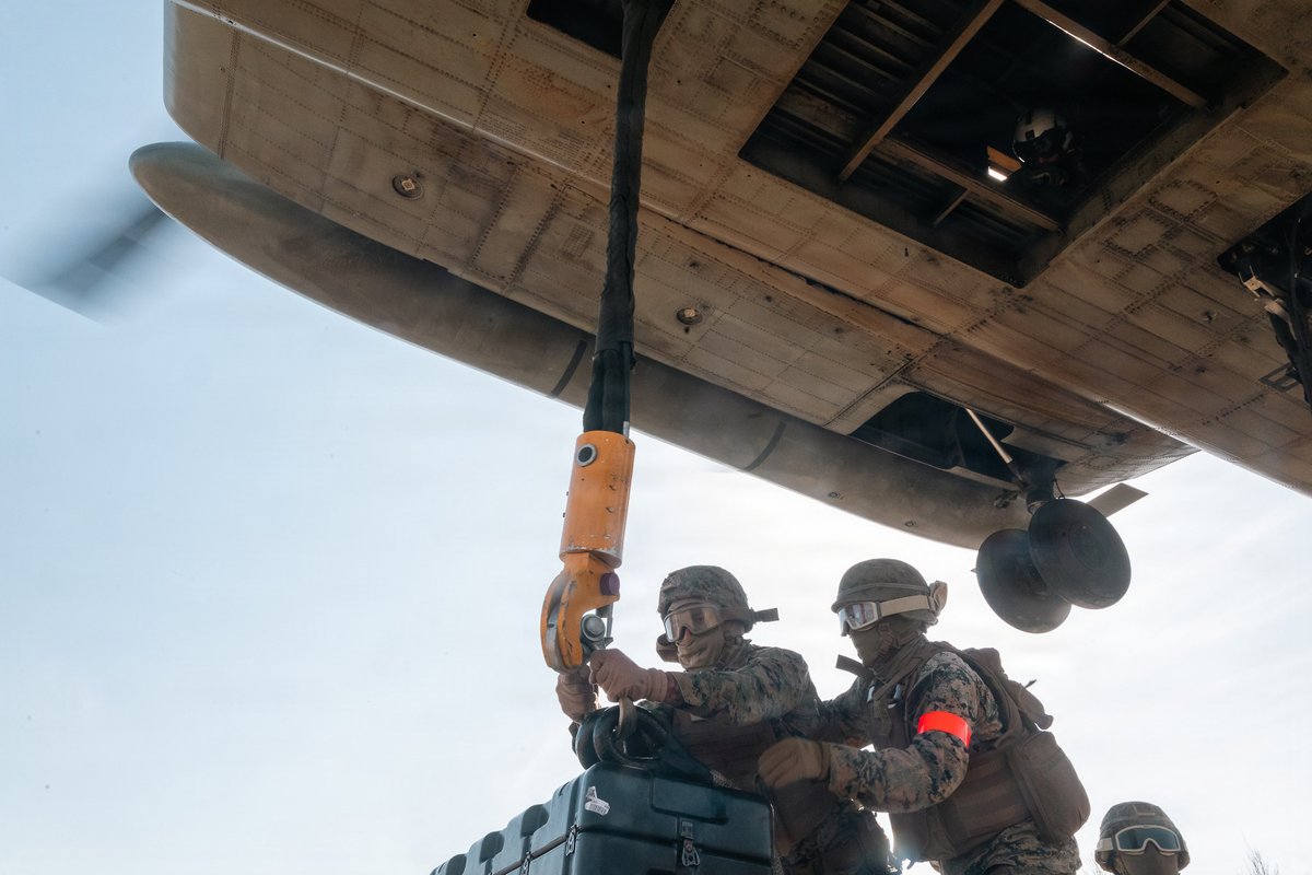 1stMAW_Marines's tweet photo. CH-53E > Working Party
A U.S. #Marine Corps #CH53E Super Stallion with Marine Heavy Helicopter Squadron 466 lifts a Joint Light Tactical Vehicle trailer during Korean Marine Exchange Program 26.1.
📍 Pocheon-si, Gyeonggi-do, South Korea, March 19, 2026. https://t.co/jxGlBWrw7o