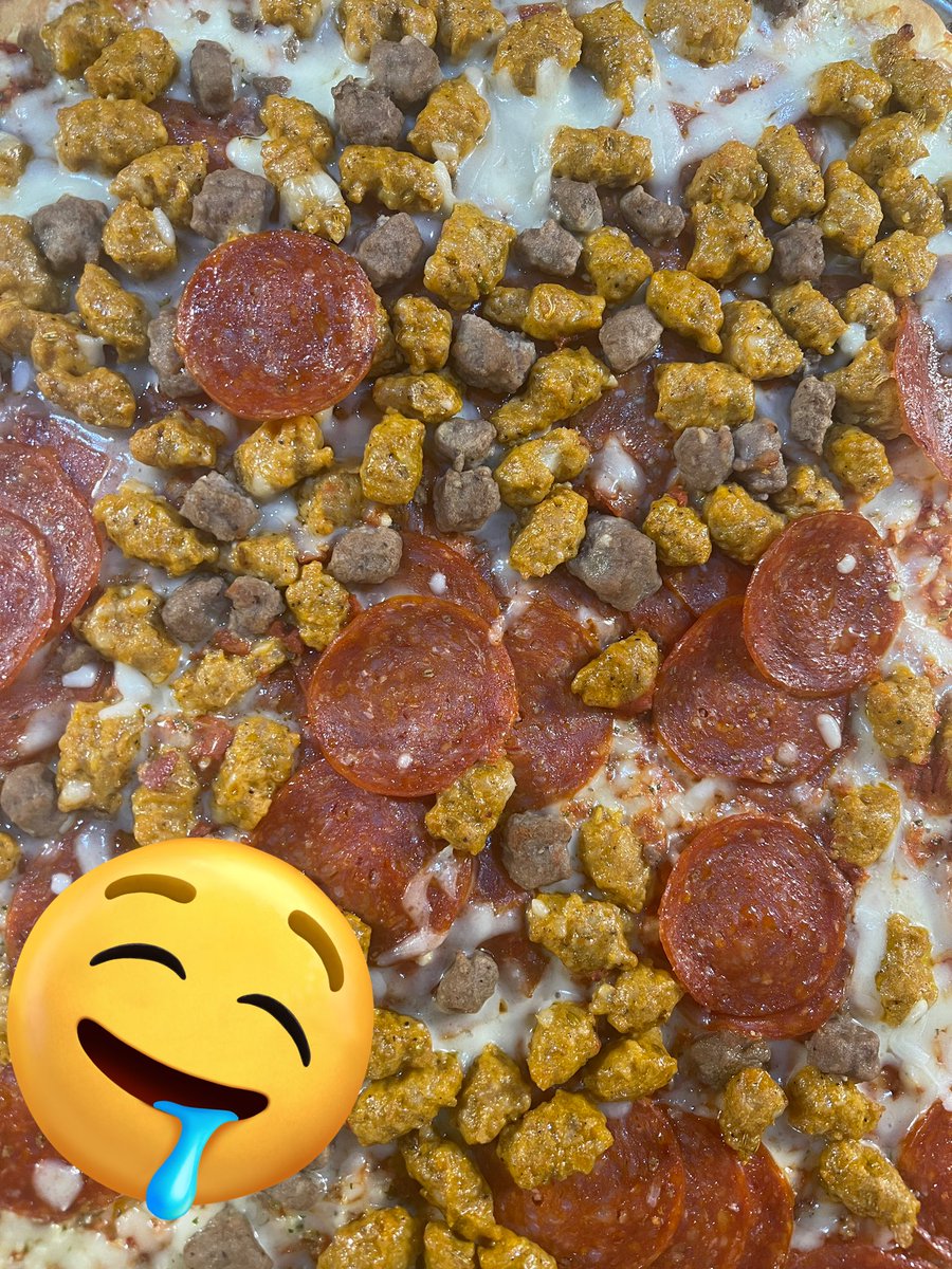 Selina_Darkstar's tweet photo. Mmmm yummy pizza made by Zentreya with my favourite toppings, dog treats! :D

That's right dork you forgot to delete the photo from discord :3 https://t.co/fGeP17tFsB