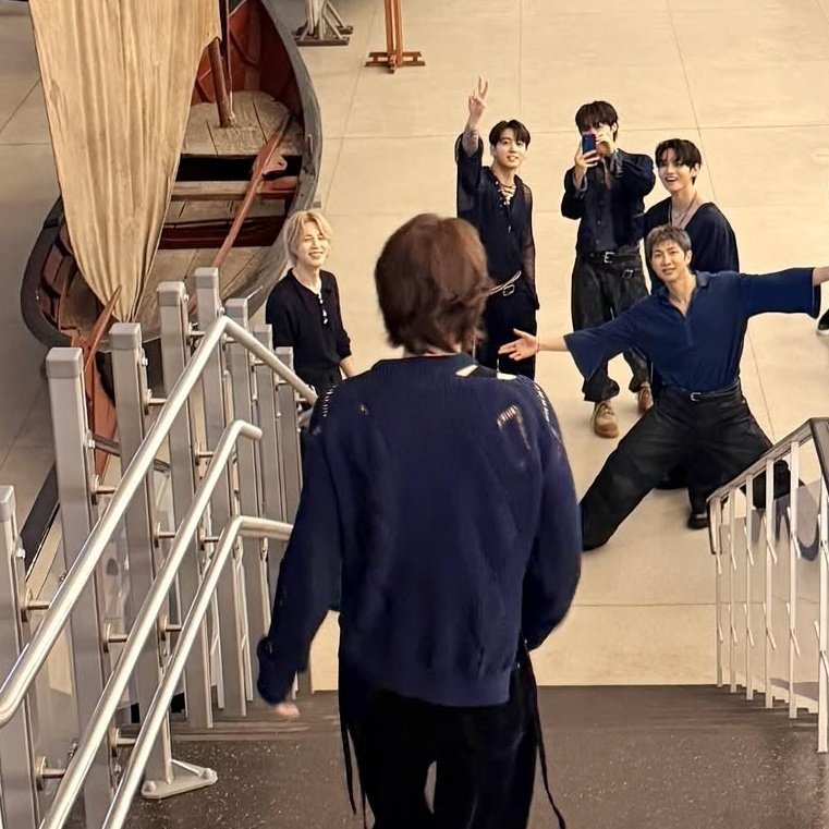 juls is seeing bts tweet media