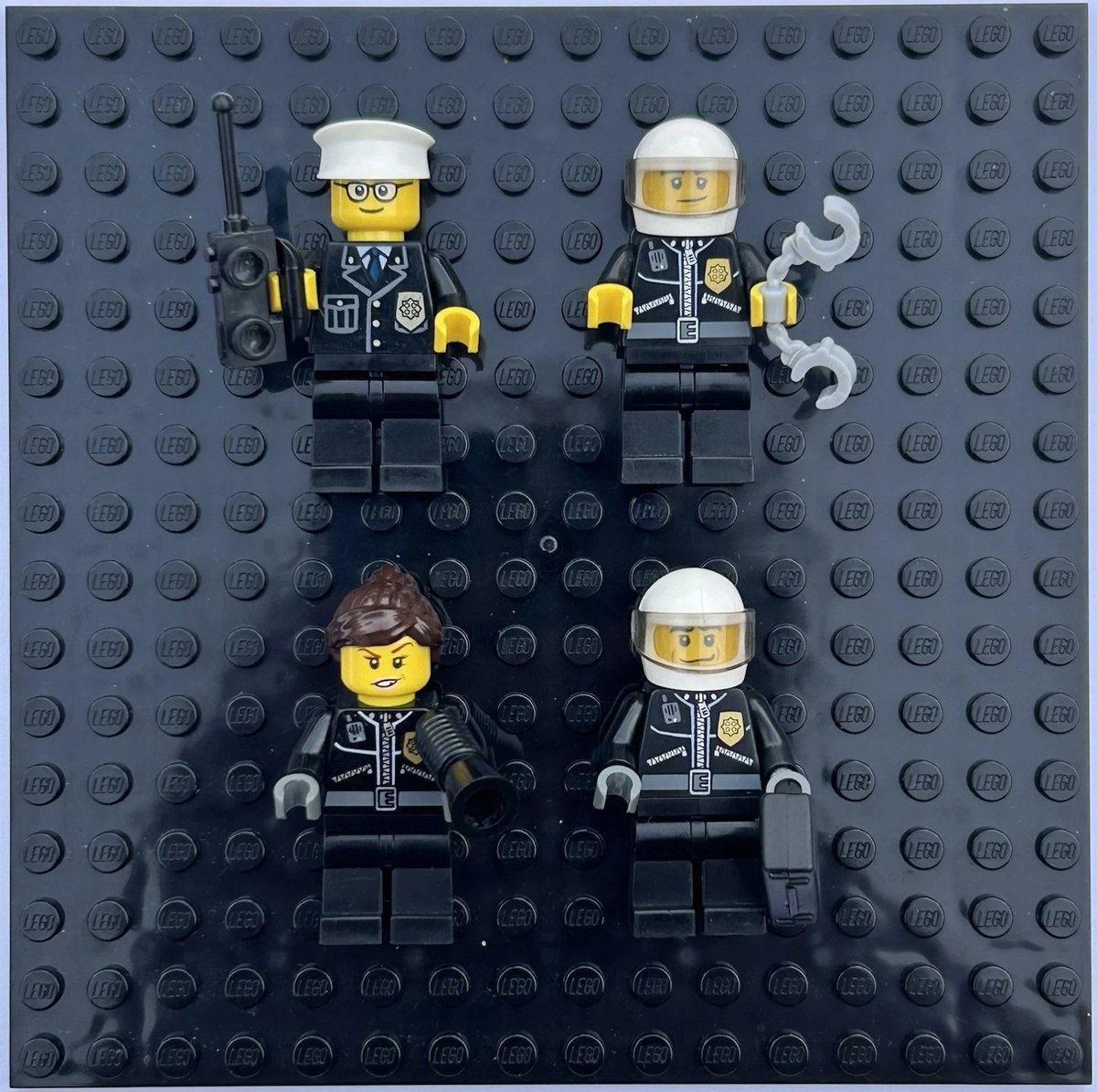 infinitybricks8's tweet image. Freeze! The Tactical Unit is here to restore order. This elite squad of four includes specialized accessories for high-intensity operations🚓🛡️

#LEGO #LEGOminifigures #LEGOcollection #LEGOcommunity #LEGOaddictAFOL #LEGOreseller #LEGOforsale #LEGOPolice #TacticalUnit #LEGOSWAT