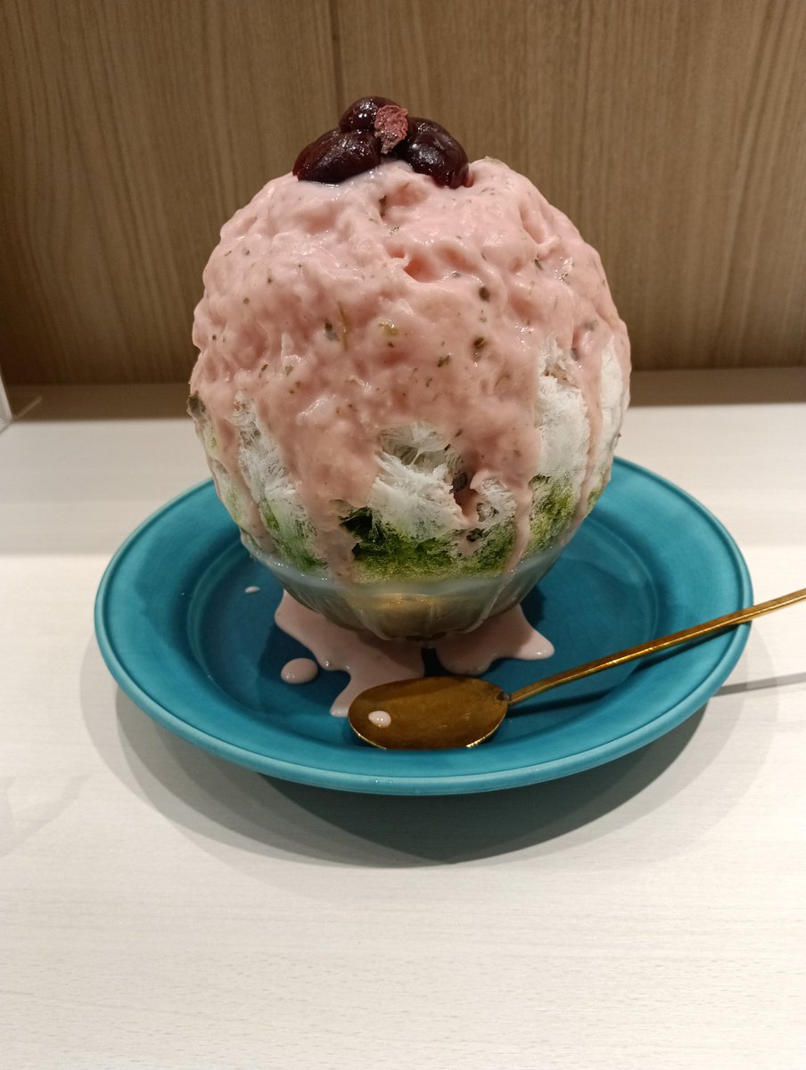 koorinosekai712's tweet photo. 今日のかき氷🍧
春うらら～桜と抹茶～
初めましての #Labo103 (高島屋大阪店)さん
甘めのとろ～りとした桜ソースとさっぱり苦めの抹茶ソースがとっても美味しい😋
なかなかお店には行けないので、近くで食べられて嬉しいです✨✨
#かき氷 https://t.co/JNSB3WT2fF