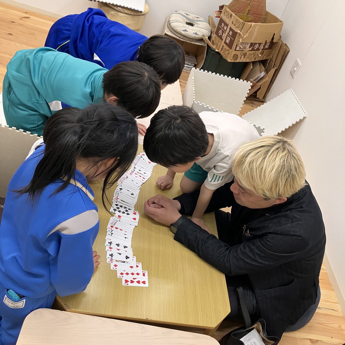 高岡シュタイナー学童保育で
折り紙マジックに挑戦！！

40分かけて自分だけの
マジック道具を作った子どもたち。

完成→お友達に披露→得意げな顔！！

来月は新1年生も加わります。楽しみ！

#富山マジシャン