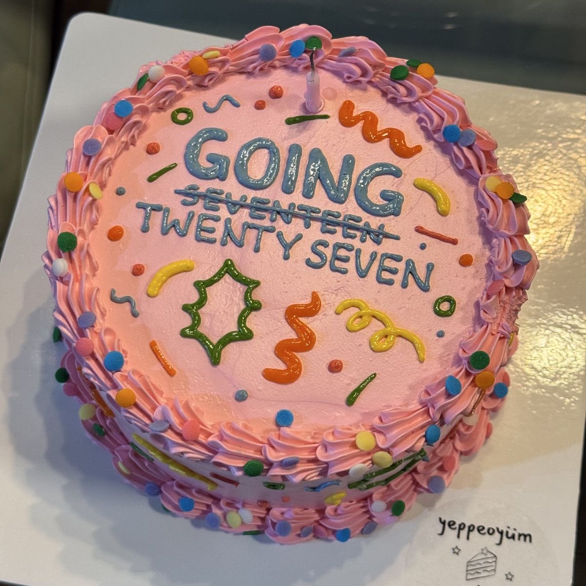 HB97CMIYEON's tweet photo. HABEDEEEEE BESSTTTT @snweilong 🥳🎂🎉 maaf ia ketelat sehari, idol sibuk konser🙂‍↕️🙂‍↕️

Semoga bestieku jadi kaya raya mampus sampe tidur bergelimang harta kekayaan ia. Wishing you all the good things in this world. Semoga lu selalu didekatkan dengan kebahagiaan!! https://t.co/2P6zdhC2KD