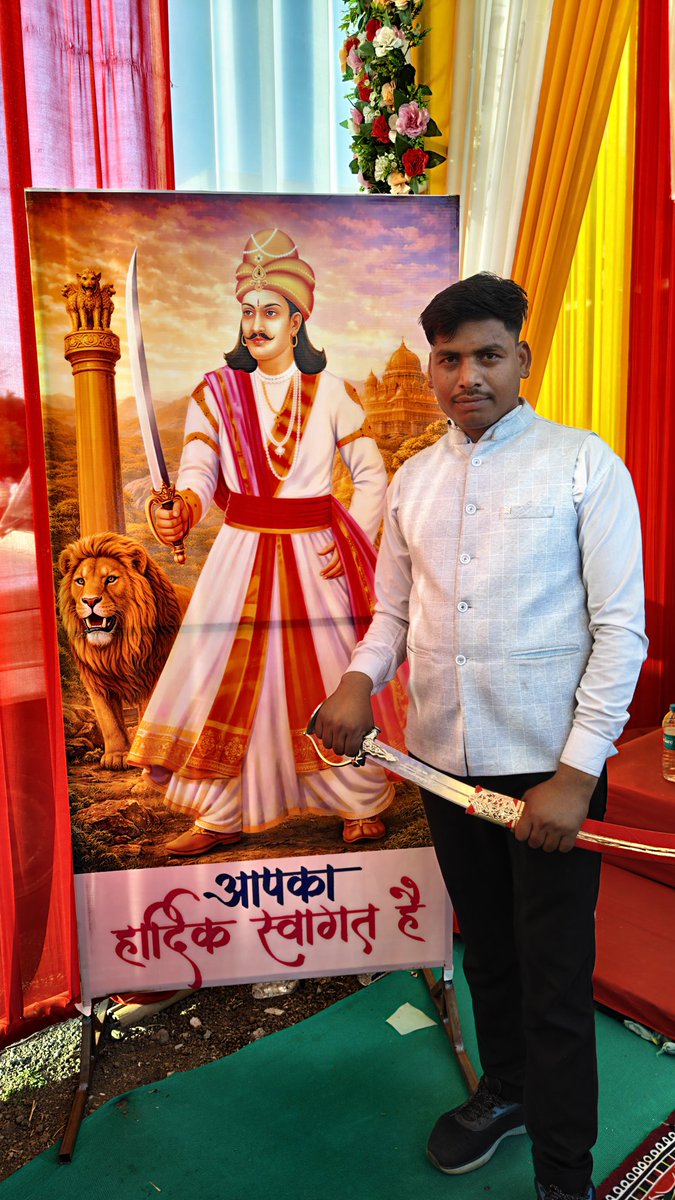 अगर जानना हो हमें तो इतिहास के पन्ने पलट लेना ,
शान्ति के बुद्ध हम ही हैं,तो रणभूमि के युद्ध भी हम ही हैं!!

महान् चक्रवर्ती सम्राट अशोक जयंती की हार्दिक बधाई और शुभकामनाएँ !!
#samratashok