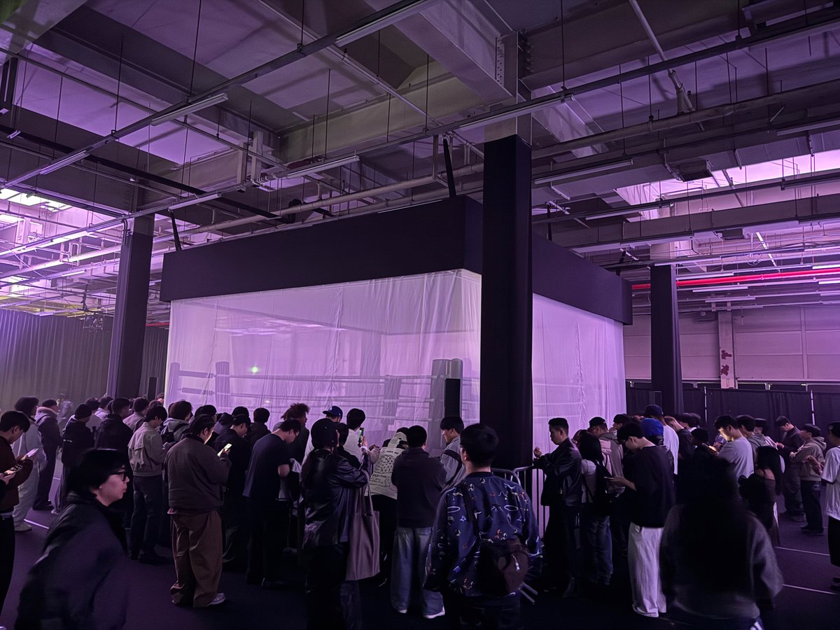 welcometojerry's tweet photo. Exclusive look inside the YE BULLY listening party in Seoul South Korea on 3/26 https://t.co/daY20RjcZG