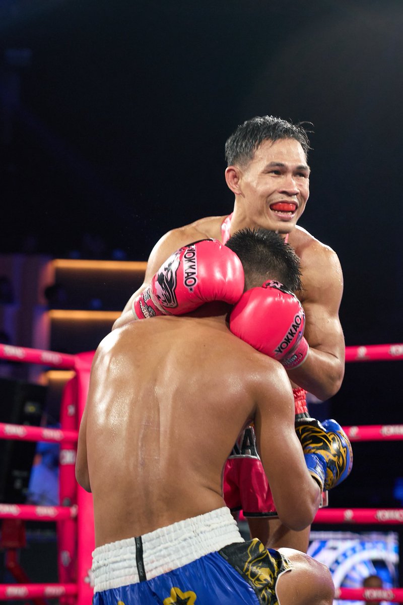 yokkaoboxing's tweet image. A night to remember at Rajadamnern 💥
Songpayak demonstrates control and fight IQ to win by decision against Suesat in the Main event.
#muaythai #fight #fighting