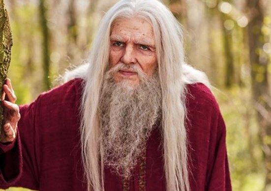 To play Dragoon the Great (Merlin’s aged alter-ego), Colin had to endure six hours in the makeup chair to apply the prosthetic skin and hair. He often had to start these sessions at 3:00 or 4:00 AM just to be ready for a full day of filming.
