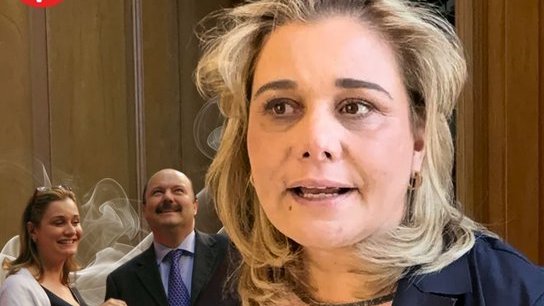 arabadi37's tweet photo. @catrina_nortena Haber si @MaruCampos_G la "gober preciosa" de Chihuahua no la deja "escapar" con eso de que es "uña y mugre" de #CesarDuarte 😏😒👇🏼 https://t.co/Saybb2TSTm