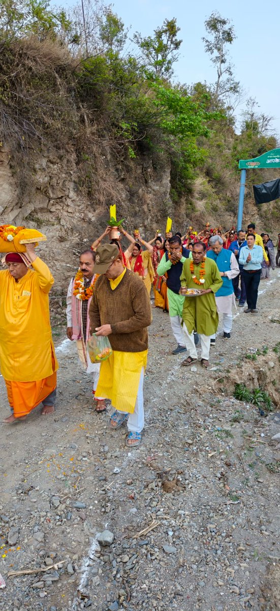 Tirath Singh Rawat (मोदी का परिवार) tweet media