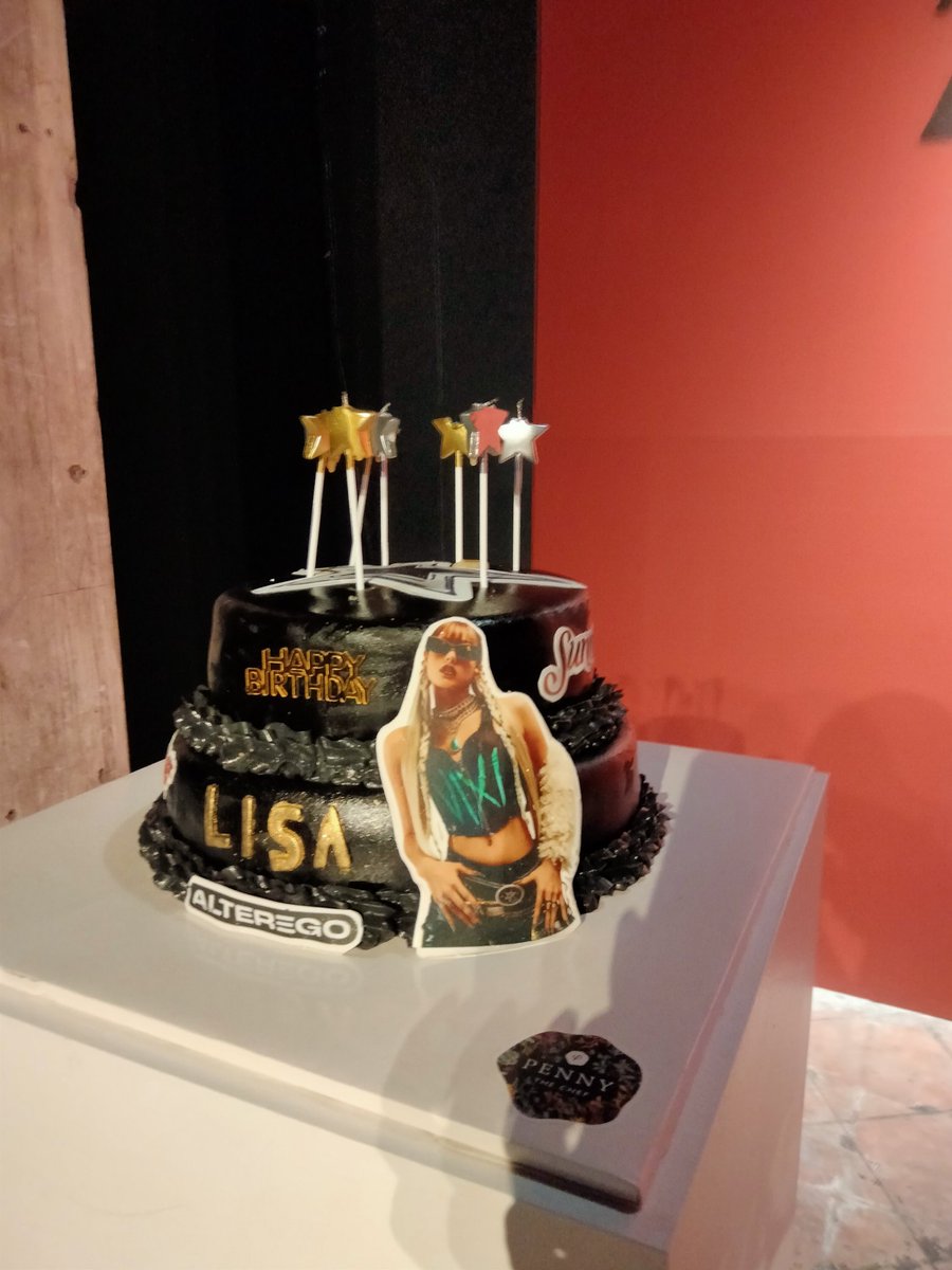 LISA BASE tweet media