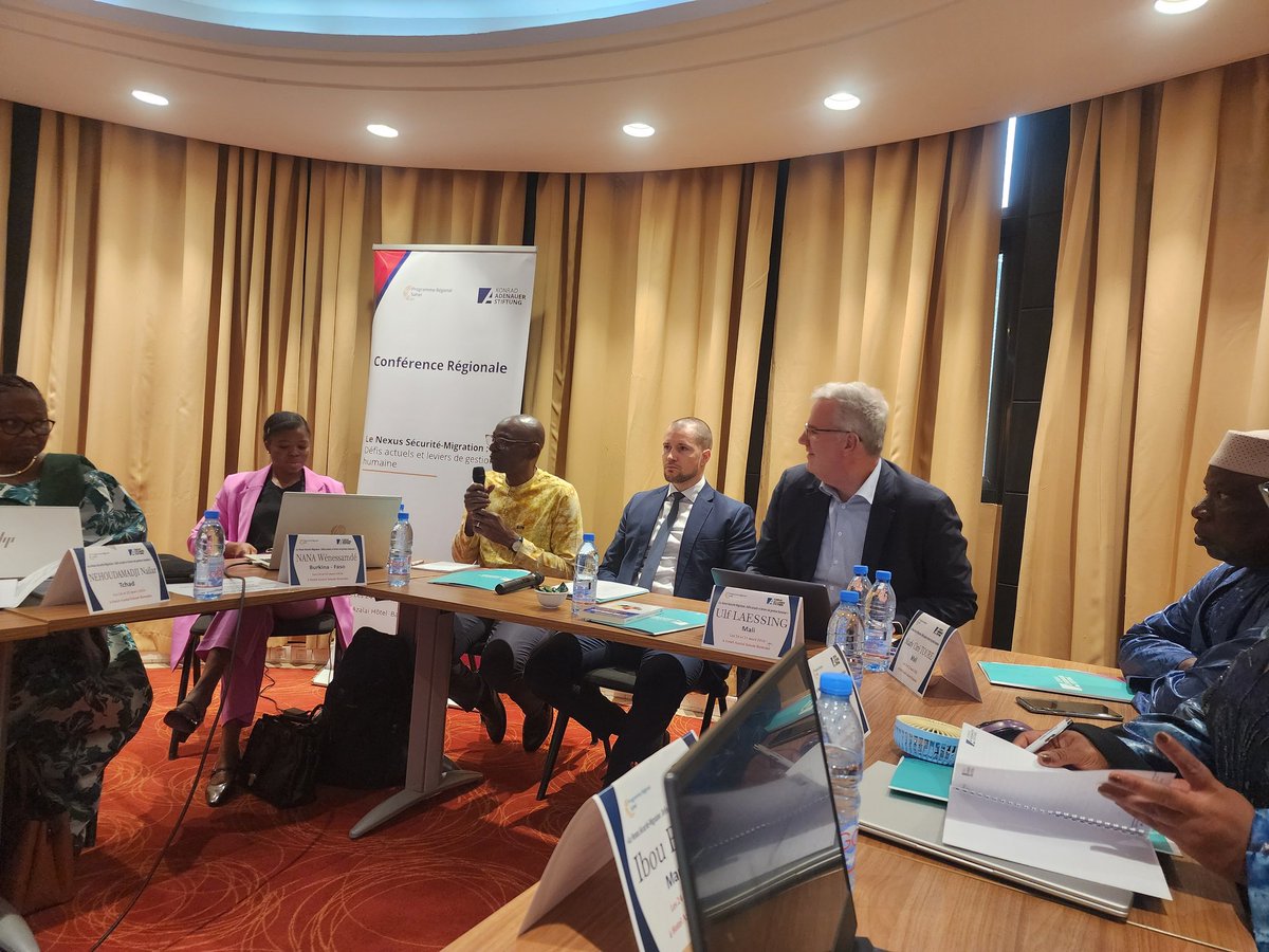 NabaraHM's tweet photo. Bamako, Mali: Conférence Régionale sur le Nexus Sécurité-Migration au Sahel.  Echanges et de dialogue entre chercheurs, ONG, services étatiques sur les défis, l'accès a l'aide humanitaire,  la résilience et la cohésion sociale. 
@ONG_JMED @sp_ccm @GAF_ONG @REMIDDH_NE https://t.co/lLBdbmwRHo