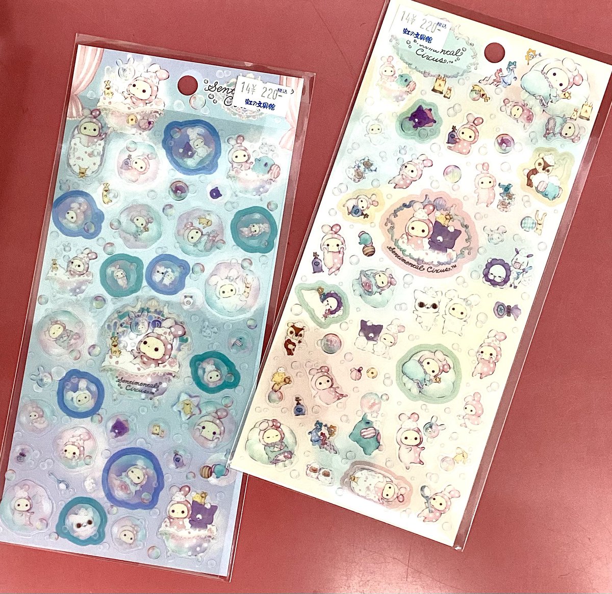 #サンエックス　さんの、センチメンタルサーカスのシールが2種類入荷しています。
ぷっくりタイプではありませんが、可愛さの破壊力半端ないです。

#山口県　#光市　#虹の文具館