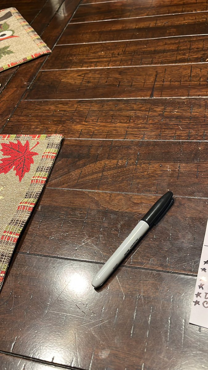 alotofgoodness's tweet image. What is “active love”. ?  A pen ? And the #Table?