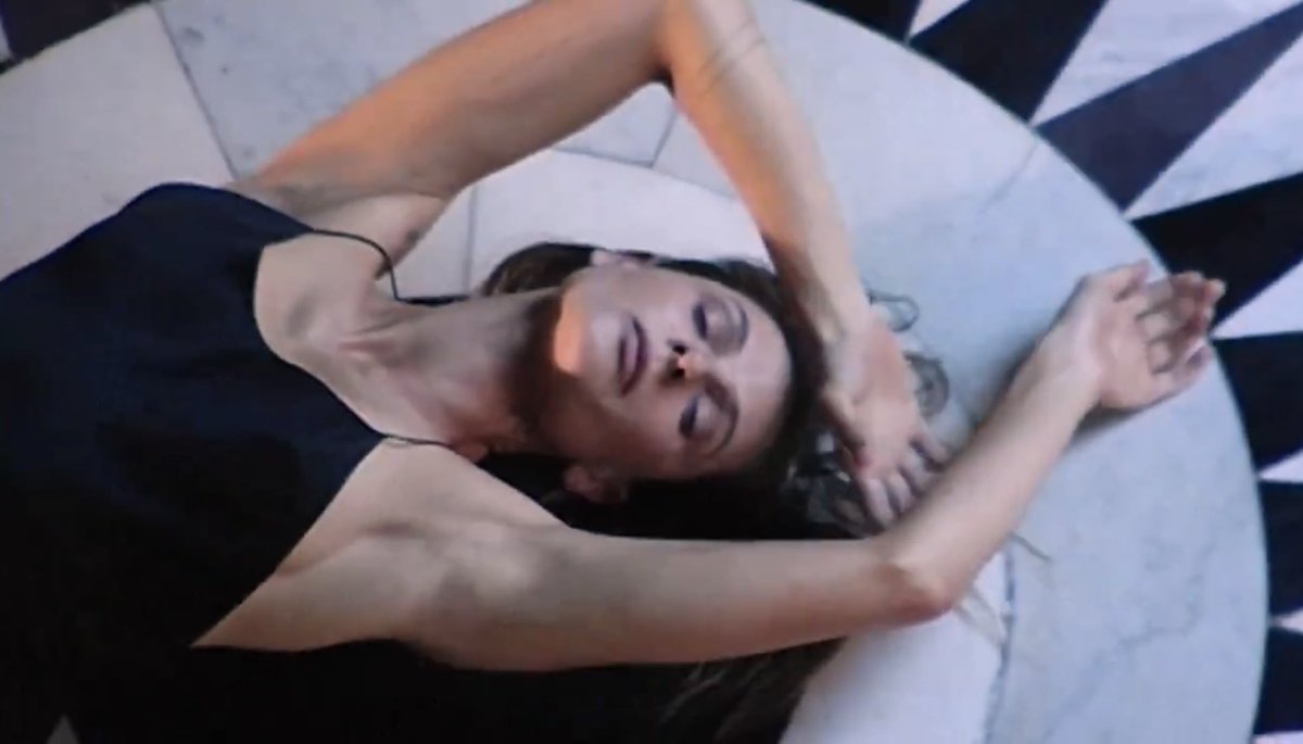 Pop effect tweet media