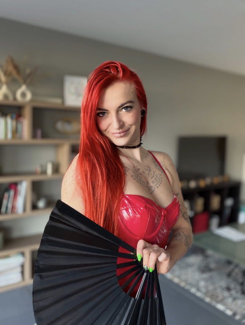 Elena 🍒 tweet media