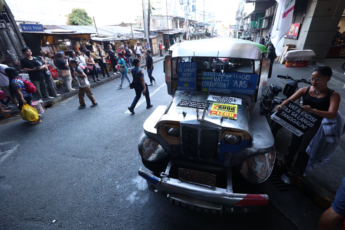 PhilstarNews's tweet photo. DINGGIN ANG HINAING!

Transport group PISTON, together with various multi-sectoral organizations, formed the “No to Oil Price Hike” Coalition as they urged more jeepney drivers to join a two-day transport strike along Aurora Boulevard in Quezon City on Thursday.

The groups called on the national government to scrap the oil deregulation law and remove VAT and excise taxes to help cushion the impact of continued fuel price hikes.

📸 The STAR/ Miguel de Guzman