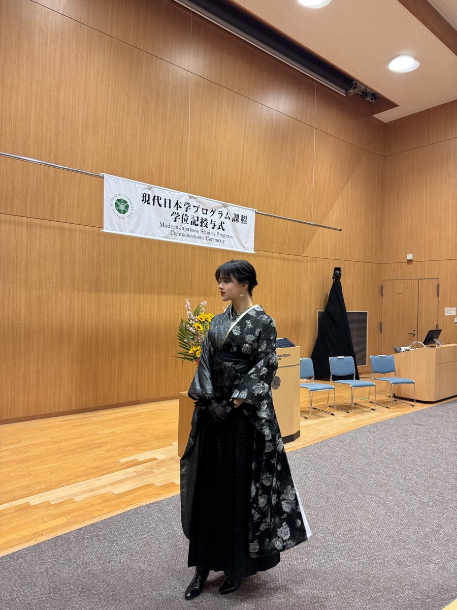 Eva 🦚 tweet media