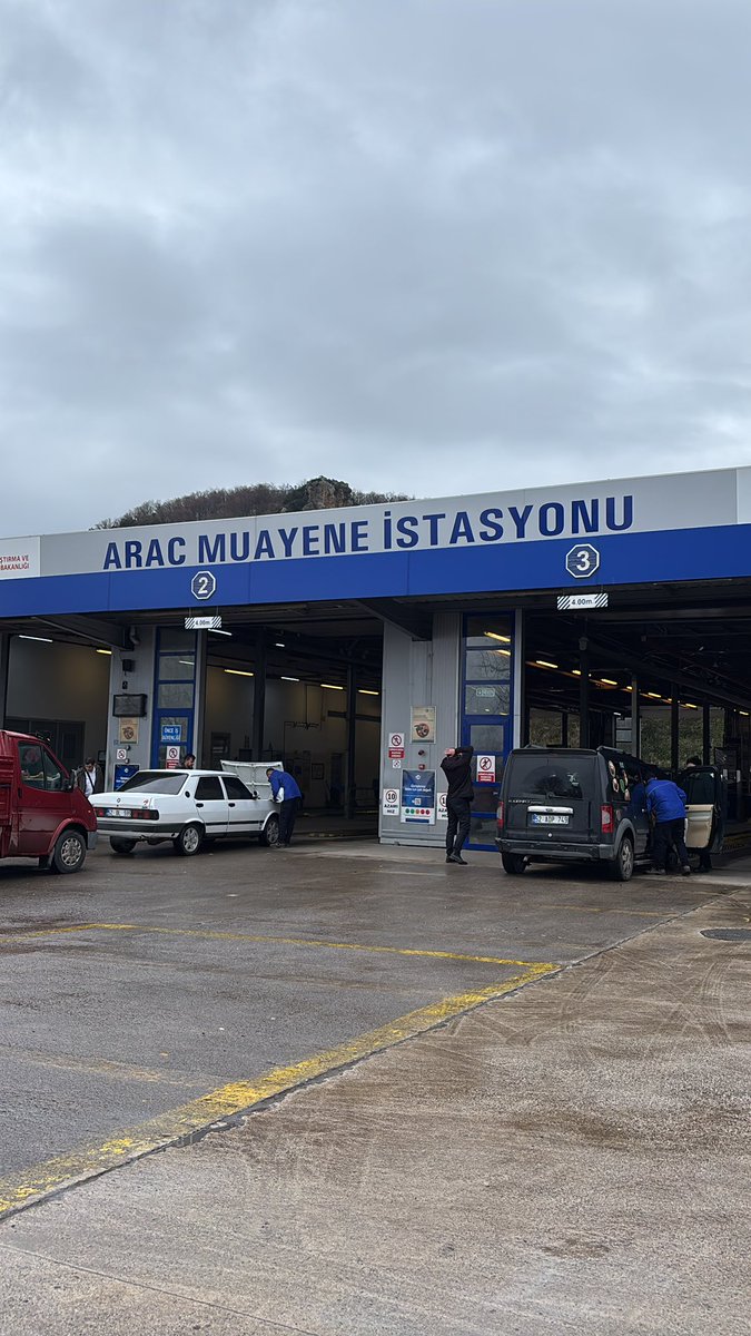 Afsade's tweet photo. Sorumlu vatandaş bilinciyle haracımı ödemeye geldim. https://t.co/7nG5wICseR